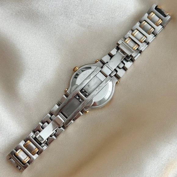 AUTHENTIC VINTAGE GUCCI TWO-TONED WATCH - Picture 6 of 7